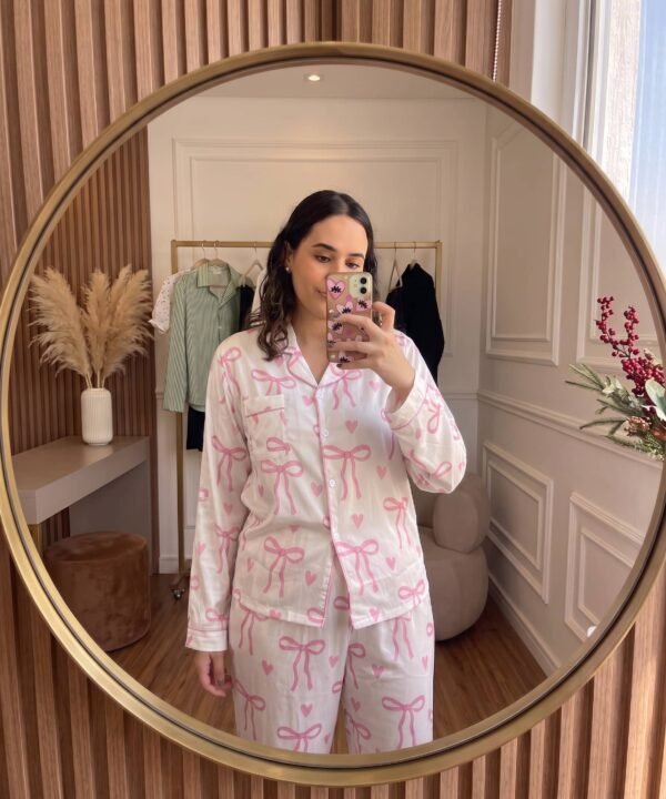 Pijama de algodón de mono blanca con lazos rosas