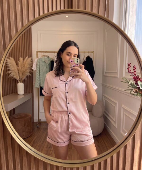 Pijama satinada de short rosa