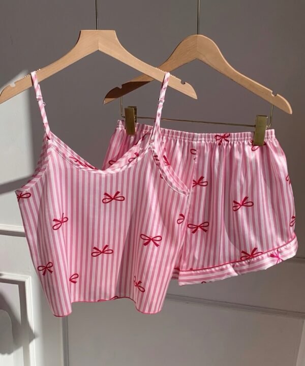 Pijama satinada con lacitos
